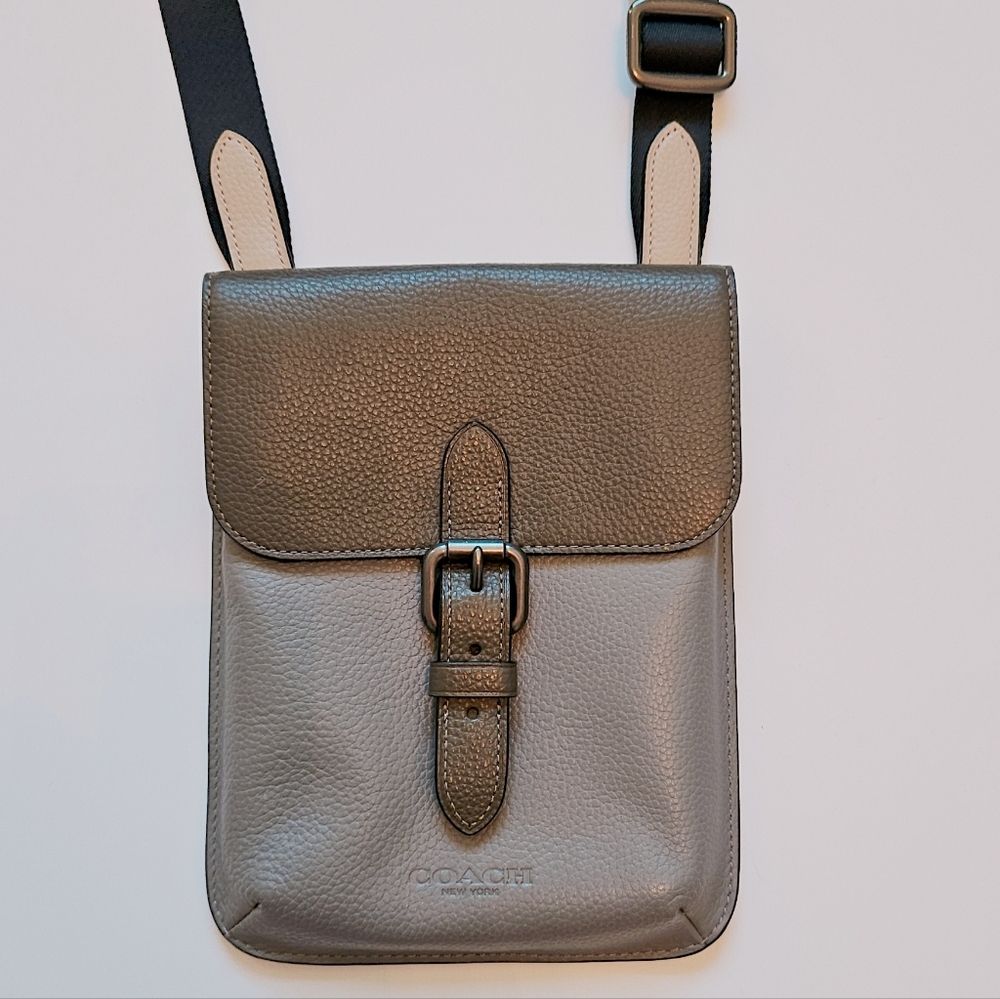COACH Sleek Leather Small Messanger Men's Bag Crossbody.